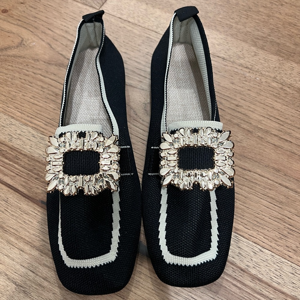 NWOT Women’s Black Buckle Loafer 40 (9-9.5)